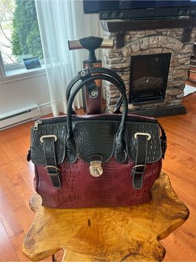 Two-Tone vegan Leather Travel Satchel — Black and Burgundy❤️18x15x10